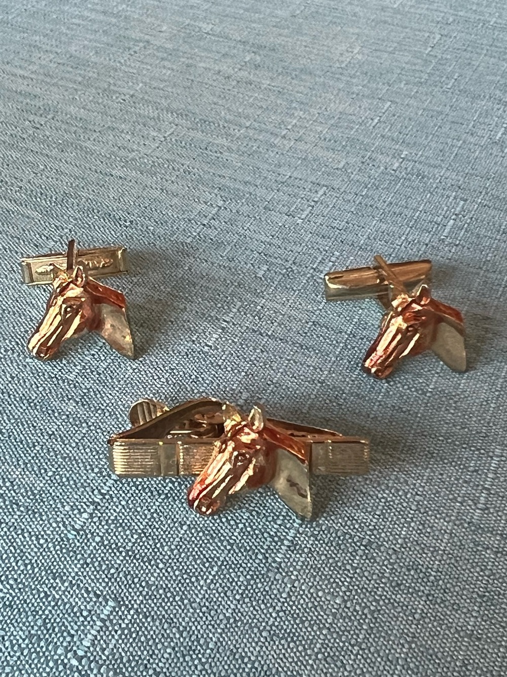 Vintage gold tone horse head cuffs links and tie bar